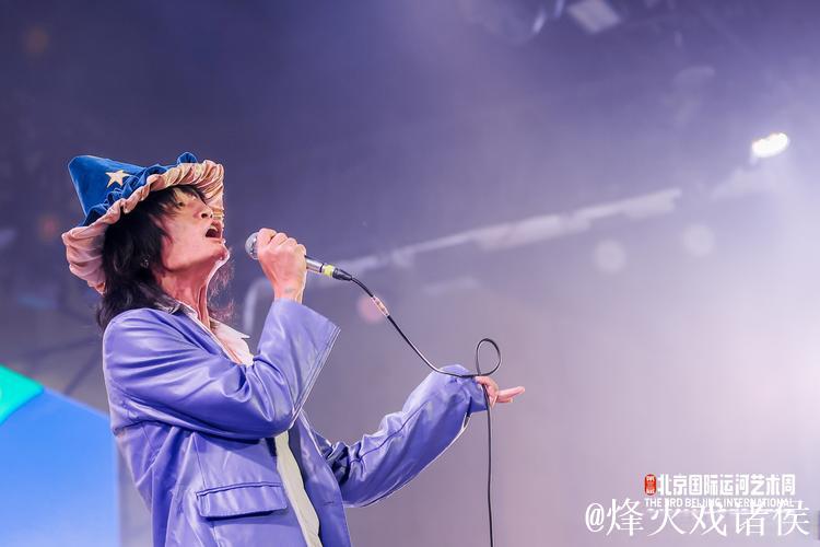 文体两开花的个性派,吹小号,组乐队,踢任意球,当主教练 文体两开花的个性派,吹小号,组乐队,踢任意球,当主教练