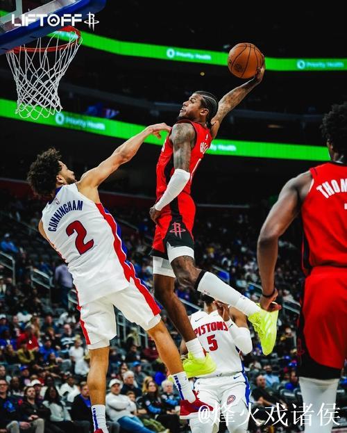 坎宁安穿着红绿配色G.T Cut3,砍下32分4篮板10助攻 坎宁安穿着红绿配色G.T Cut3,砍下32分4篮板10助攻